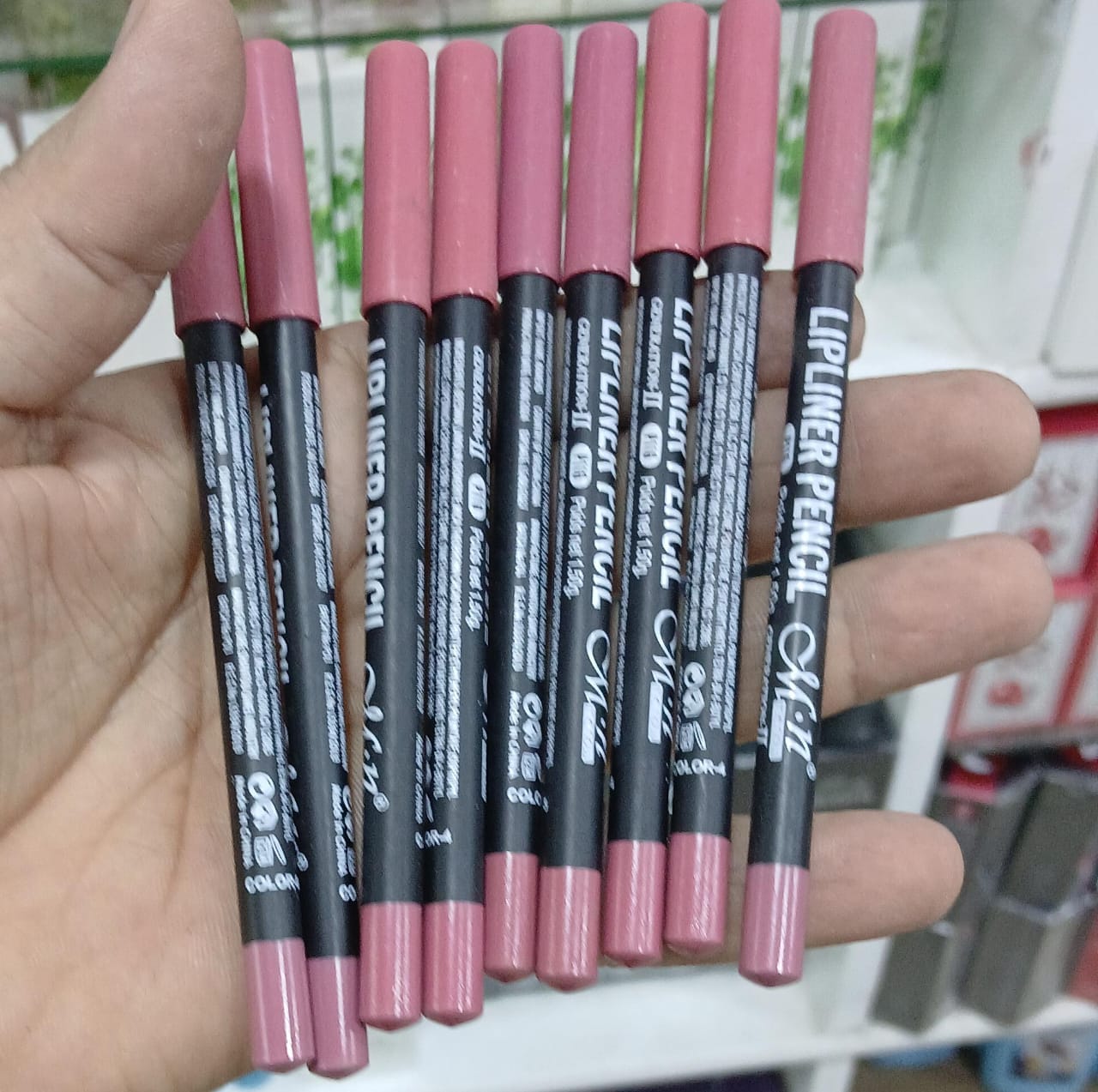 قلم تحديد شفايف M. N